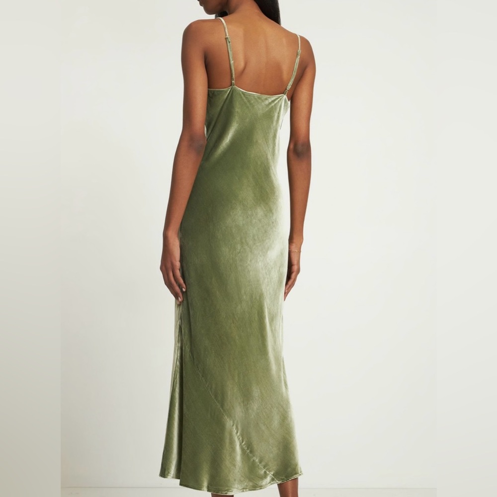 Salamanca Dress by Reformation SZ 6 in Artichoke Velvet. - Picture 8 of 14